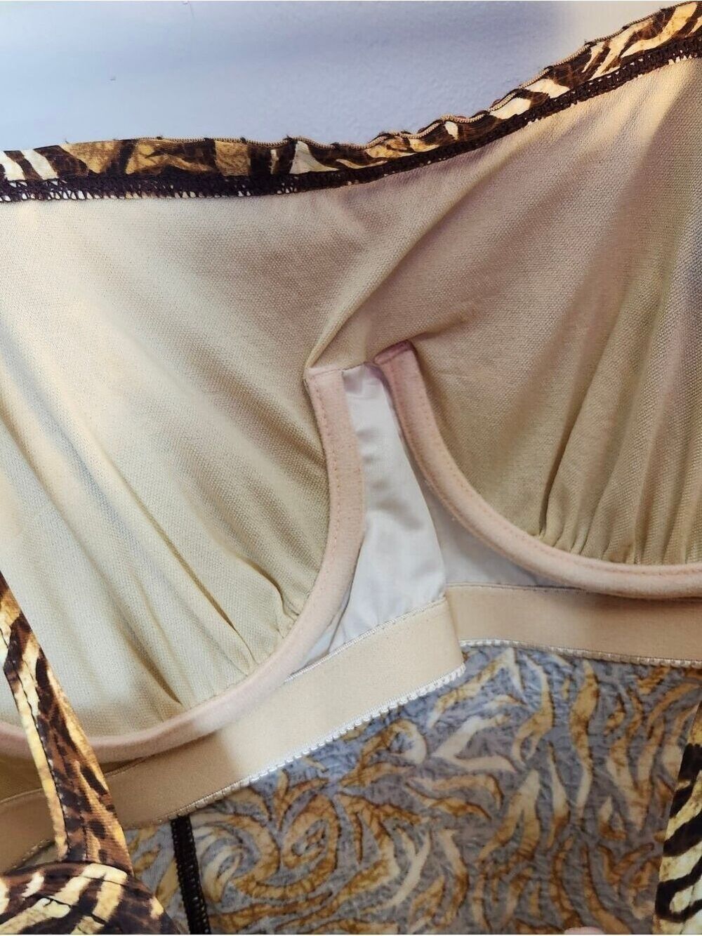 Christina Animal-Print Spaghetti Strap Camisole with Embossed Trim - Picture 5 of 6